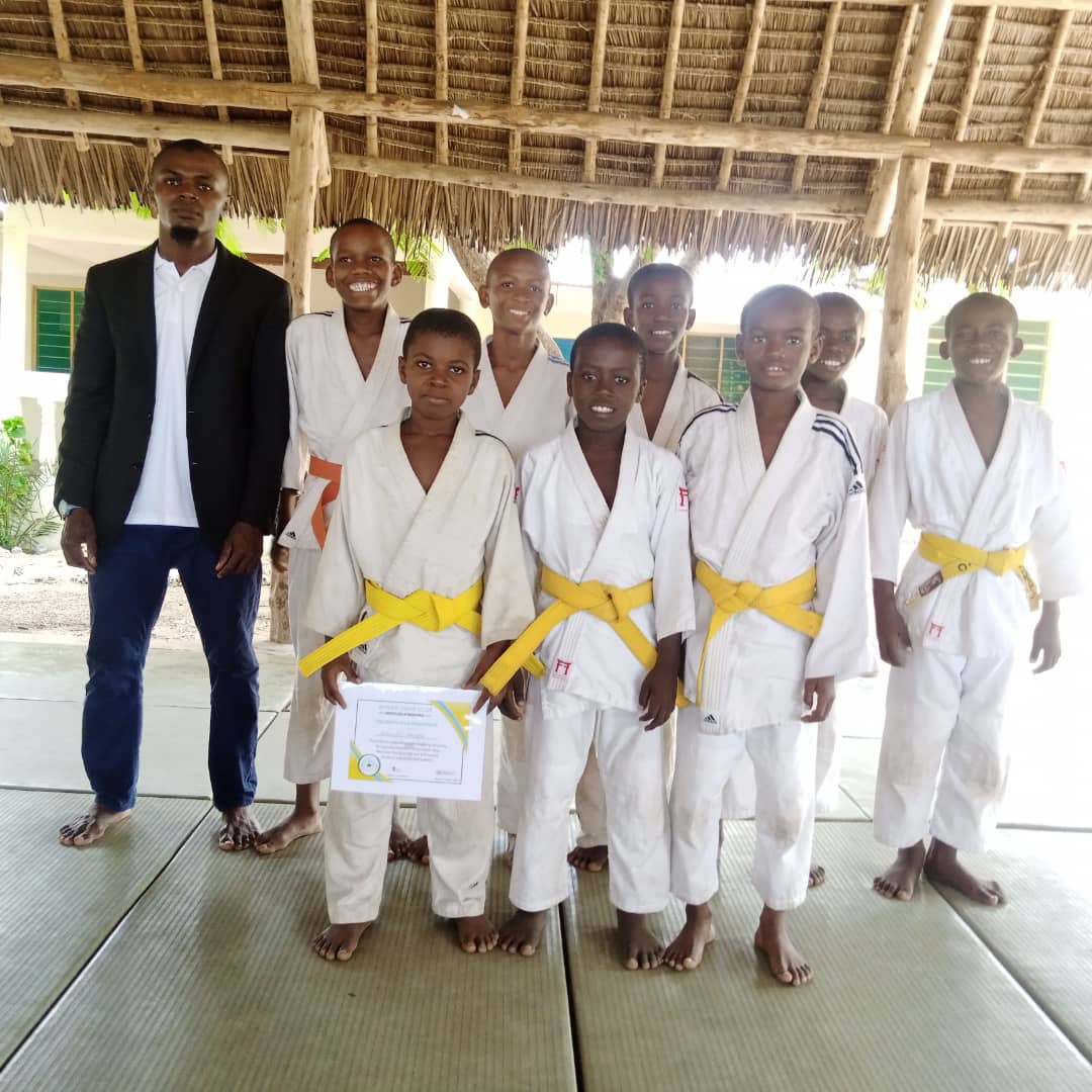 Group of young judo players wearing yellow bealts