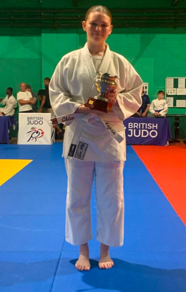 Chloe Logan with the Brazil Walsh rose bowl