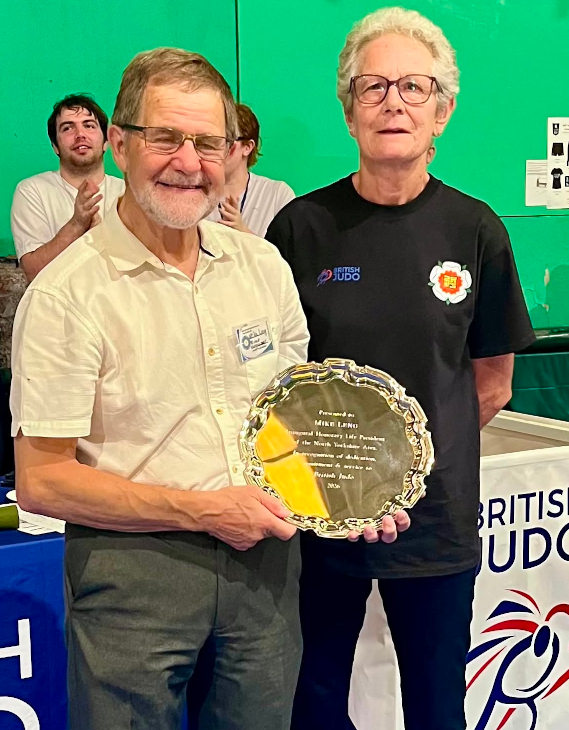 Mike Leng receives presentation in recognition of decades of voluntary work in the Y & H area
